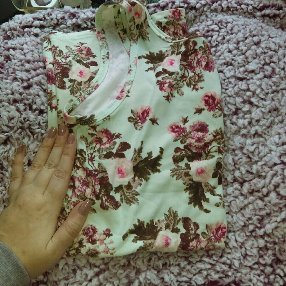Floral fitted tank